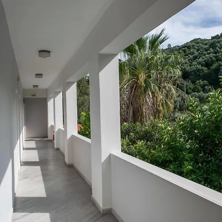 Paradise - Adults Only プラティス・ヤロス