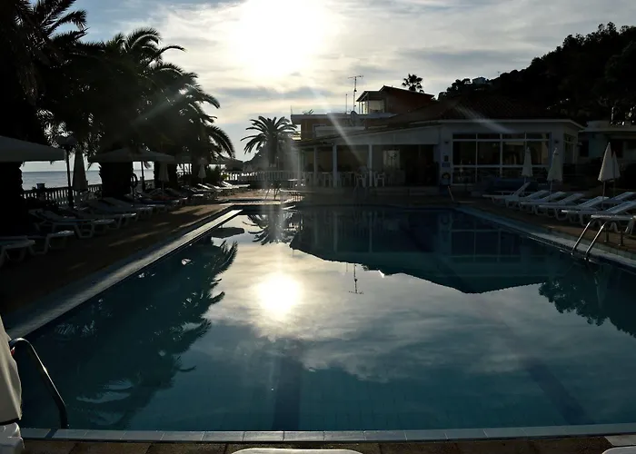 Paradise - Adults Only